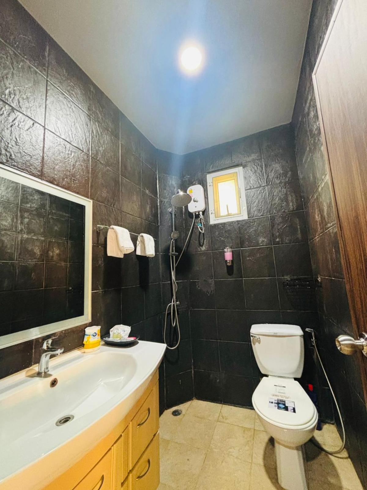 The Ace 6 Bedroom 6 Bathroom